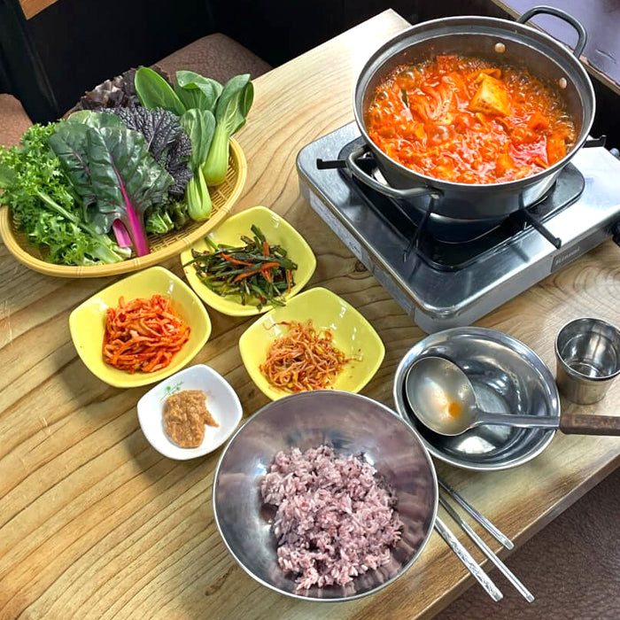 https://seoulshopper.com/cdn/shop/articles/eunjujeong-seoul_534a9900-f5cc-479d-b7e5-7af9da4152e0.jpg?v=1745216862