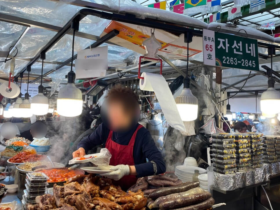 Gwangjang Market (with sundae / gimbap / tteokbokki)